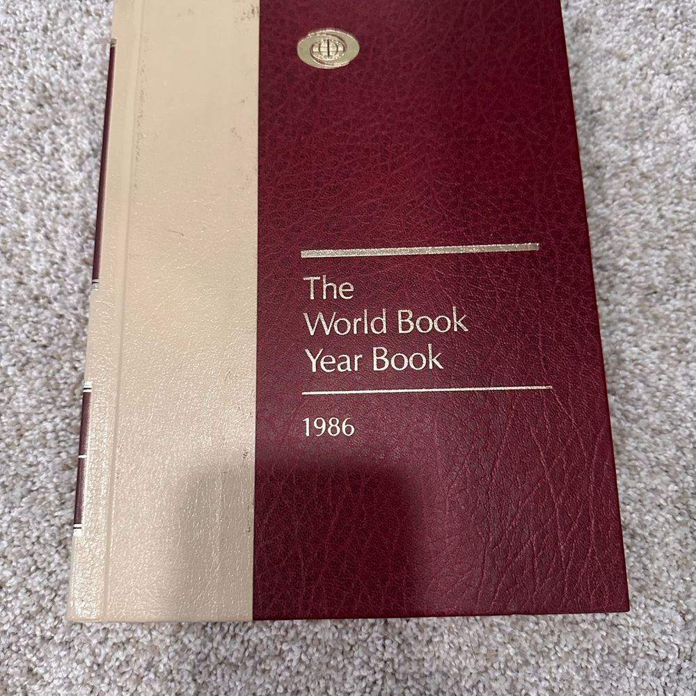 Vintage The World Book Year Book from 1986